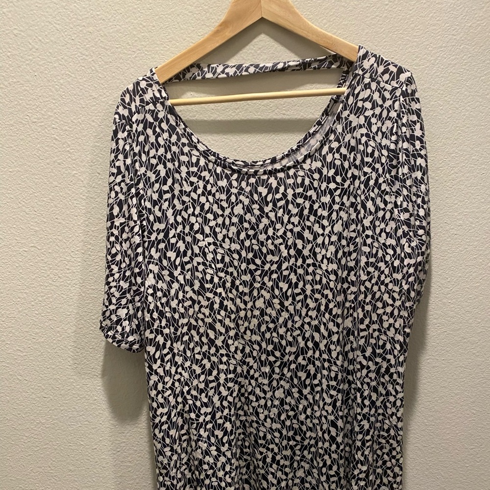 Lane Bryant Black and White Leaf Print Short Sleeve Top